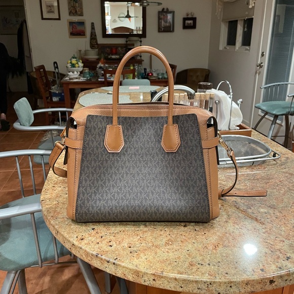 This bag has been used three times excellent condition - Picture 9 of 13